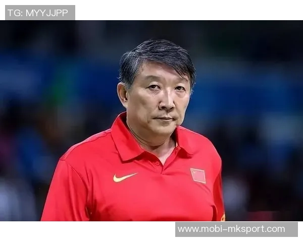 中国女篮主帅宫鲁鸣亲临现场指导观战WCBA四川对阵武汉常规赛