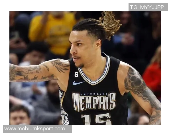 布兰登克拉克赛季首秀表现回顾6分3板1助1断5犯规引发关注