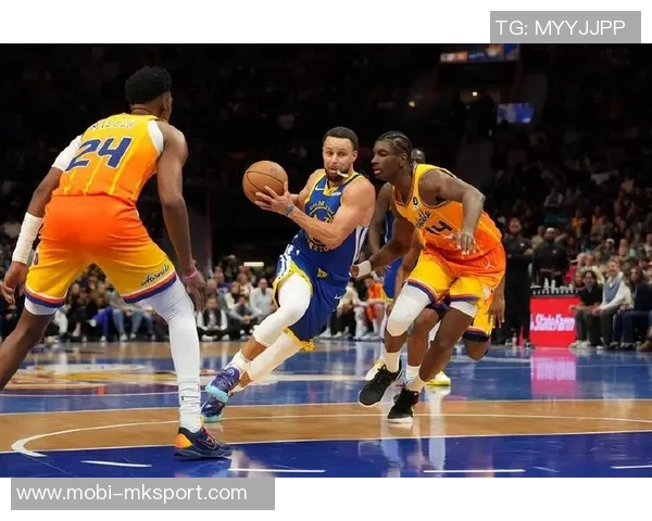 克尼佩尔全力防守库里三分球称其为独一无二的篮球天才