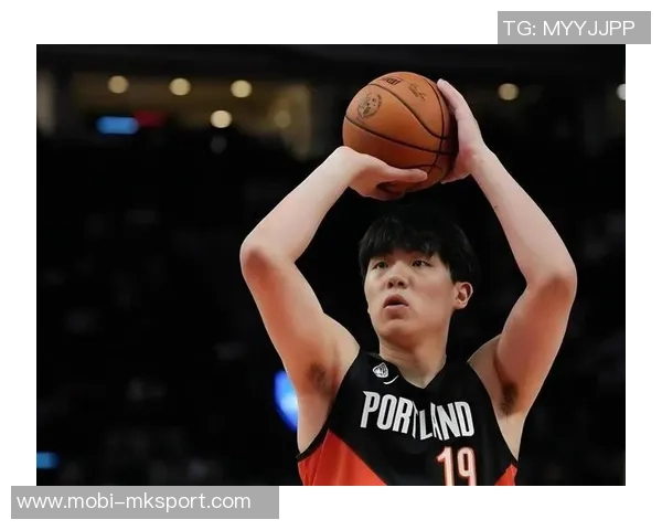 青岛队观察：杨瀚森展现山东大汉的坚韧与好胜精神